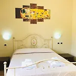 Aurora Hotel *